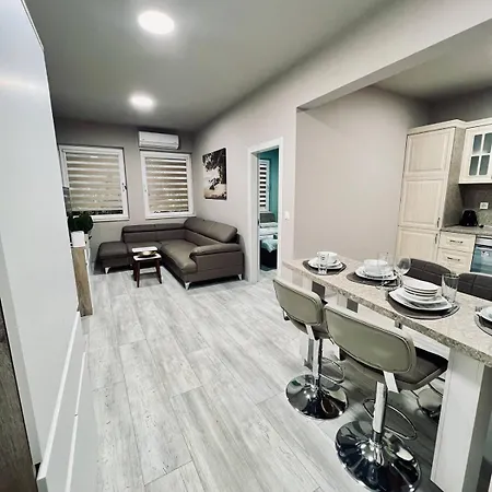 Nj Deluxe * וארנה