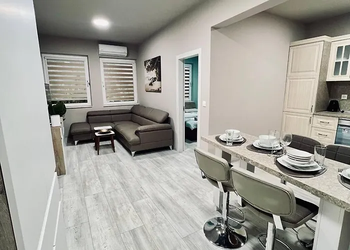 Nj Deluxe * Варна